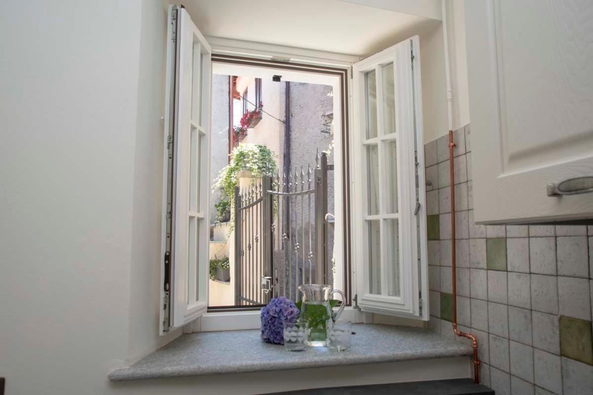 Casa Mia Vila Castelveccana Exterior foto